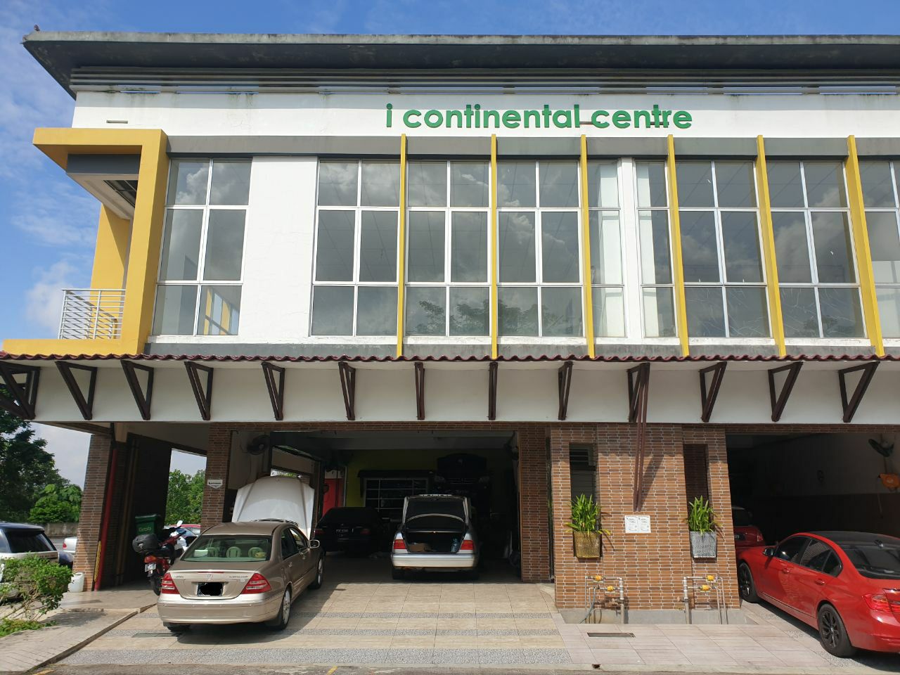 Bengkel i Continental Centre di Taman Impian Emas, Skudai